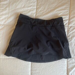 Black lululemon skirt size 6